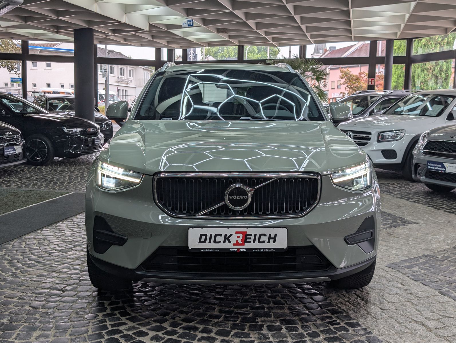Fahrzeugabbildung Volvo XC40 B3 Core Winter-Pk. LED*VC*KEYLESS*SOUND*18"