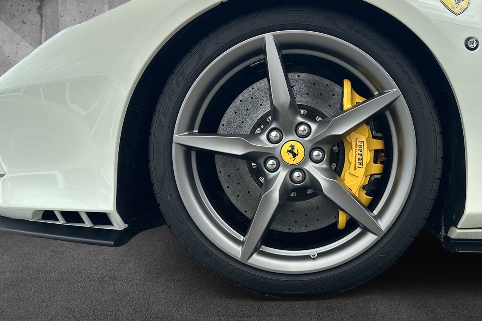 Fahrzeugabbildung Ferrari F8 Spider*Dt.Auto*Lift*LED Lenkrad*JBL*Kamera