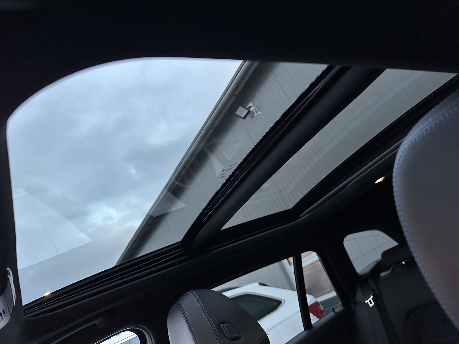 Fahrzeugabbildung BMW 330e Touring M-Sport NAV+LASER+PANO+ACC+HEAD-UP