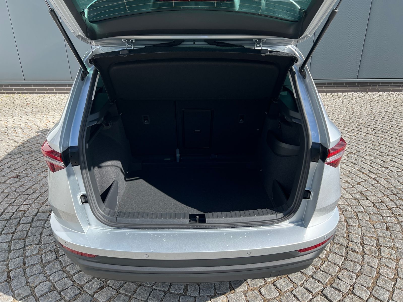 Fahrzeugabbildung SKODA Karoq Selection 1.5 TSI DSG *AHK, LED, ACC, 18"L