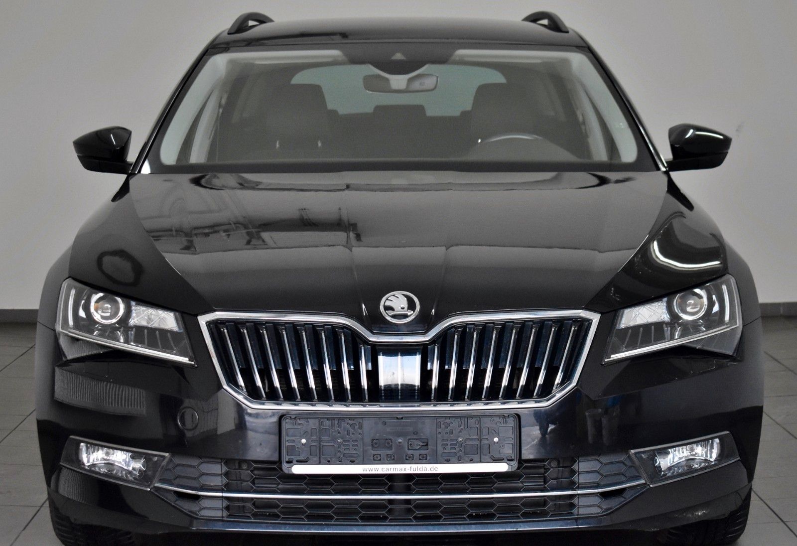 Fahrzeugabbildung SKODA Superb Combi Ambition T.Leder,Navi,Xenon,Kamera