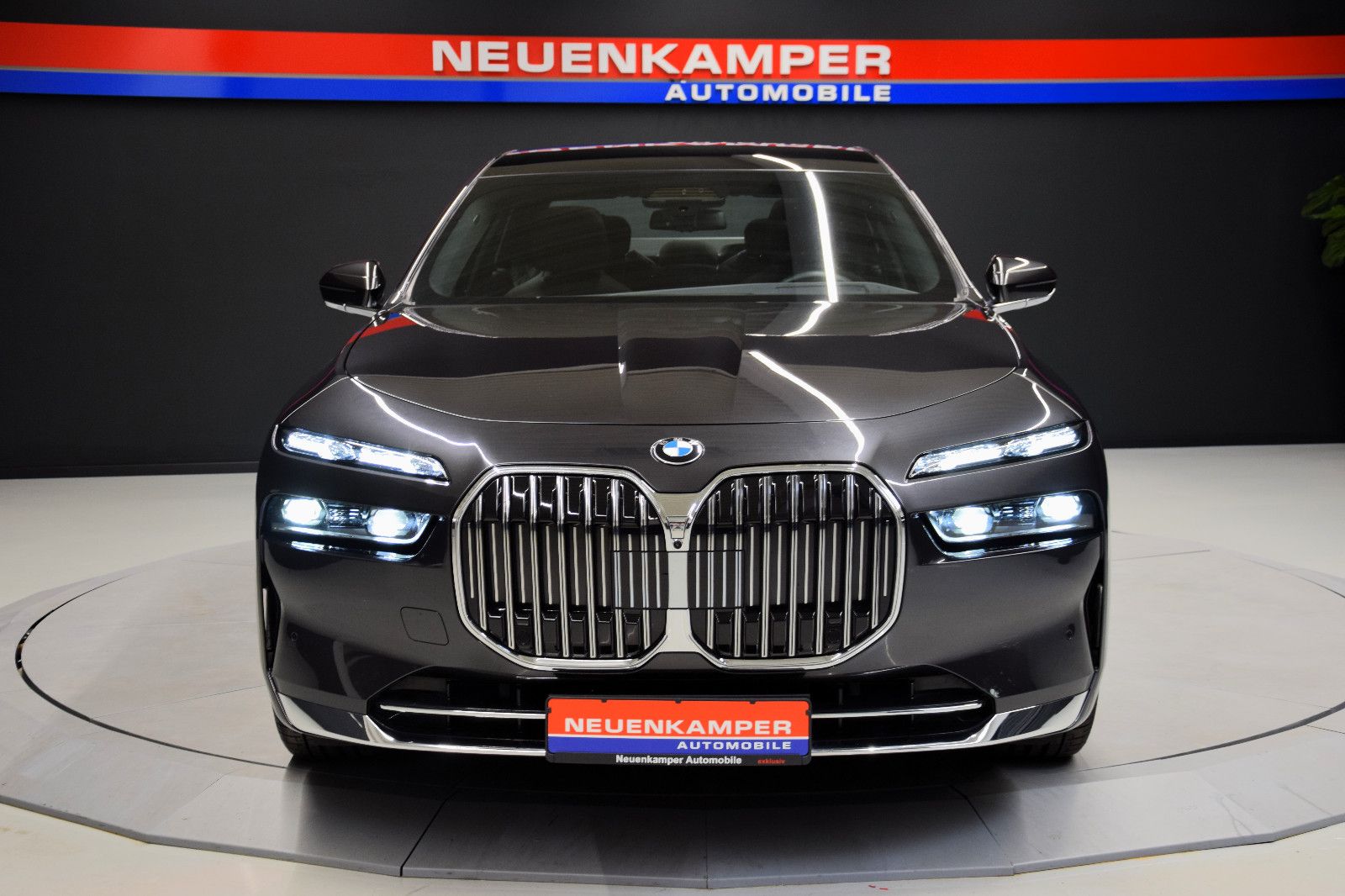 Fahrzeugabbildung BMW 740 d xDrive Kristall Panorama TV Bowers & Wilki