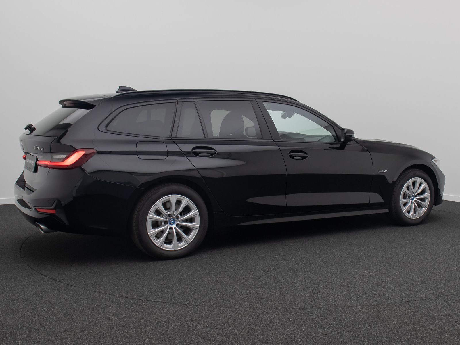 Fahrzeugabbildung BMW 320e Alarm LED DAB Panorama Leder M Sportleder