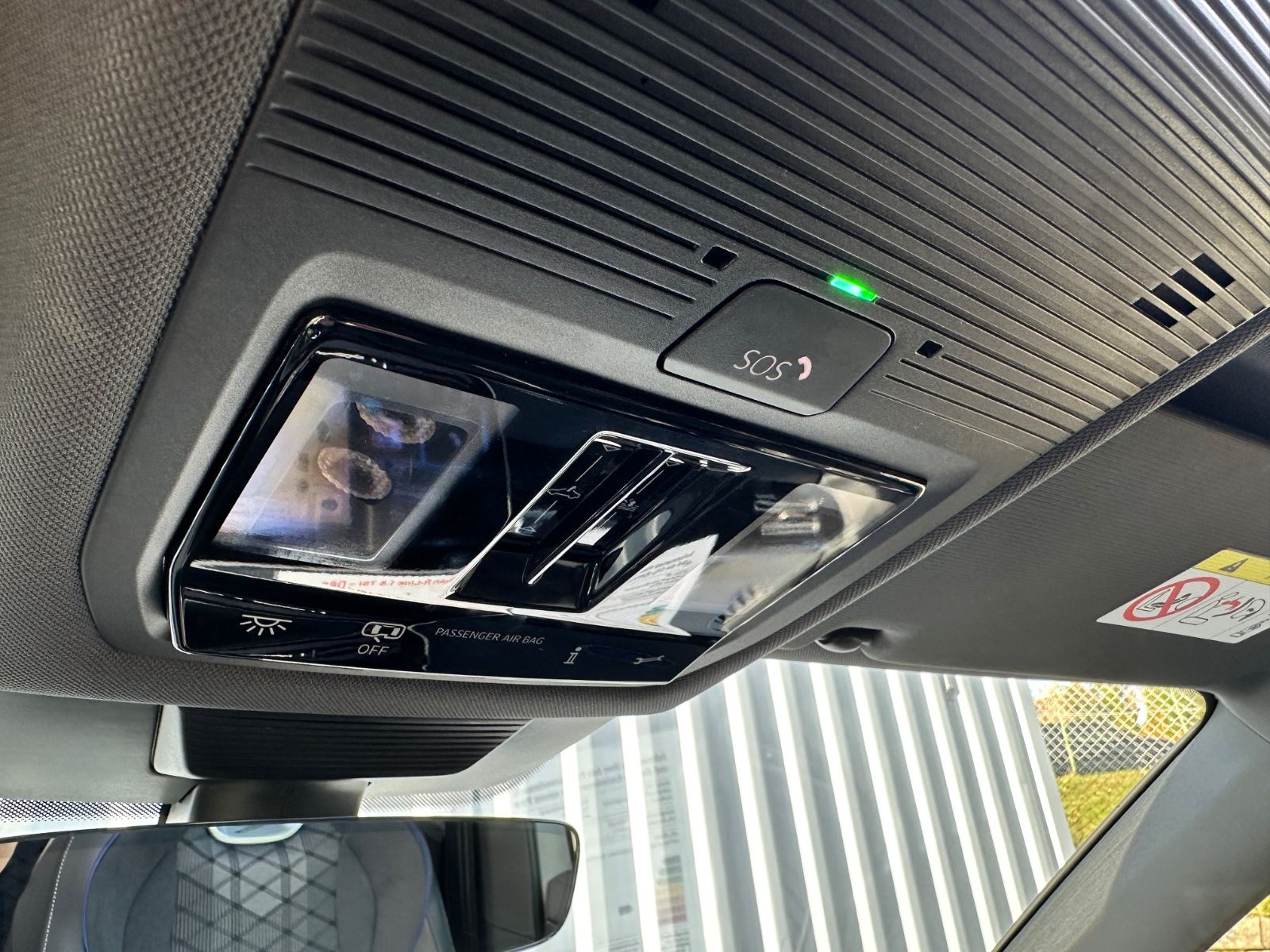 Fahrzeugabbildung Volkswagen Tiguan 1.5 eTSI R-Line*Panorama-Dach*AHK*SHZ*LHZ