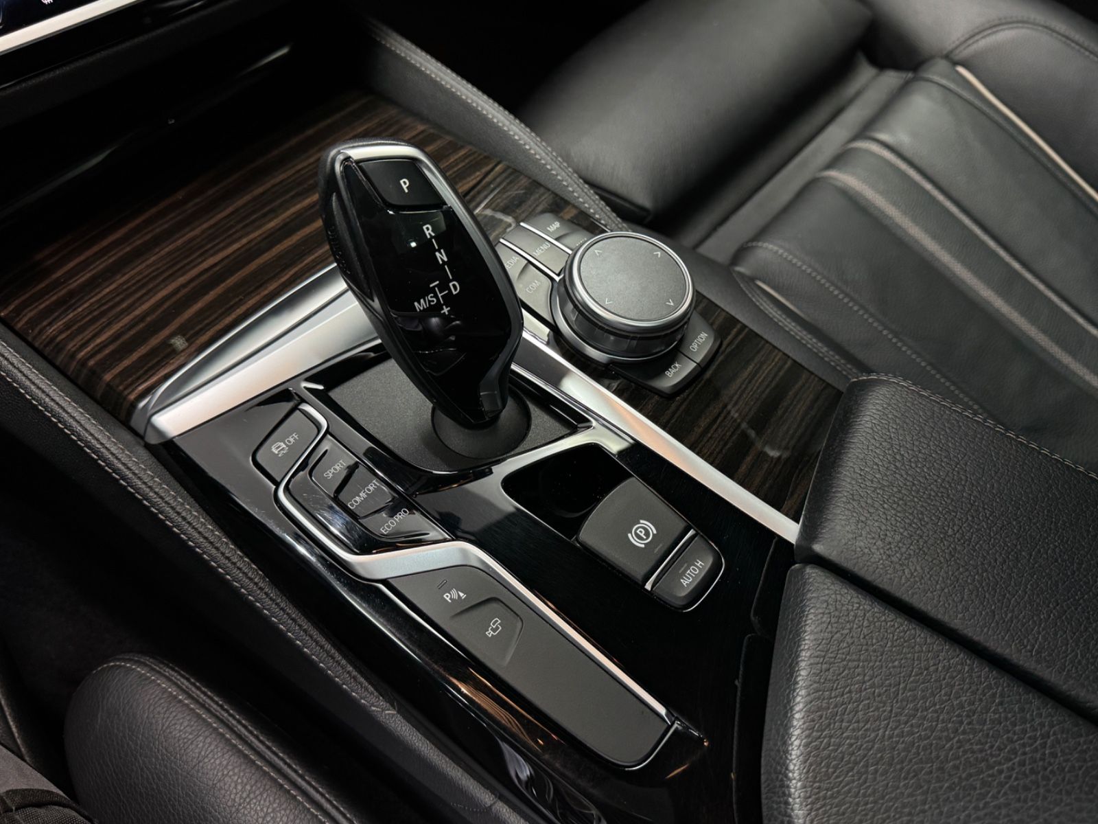 Fahrzeugabbildung BMW M550d xDrive Touring|PANO|NAVI|AHK|1.HAND