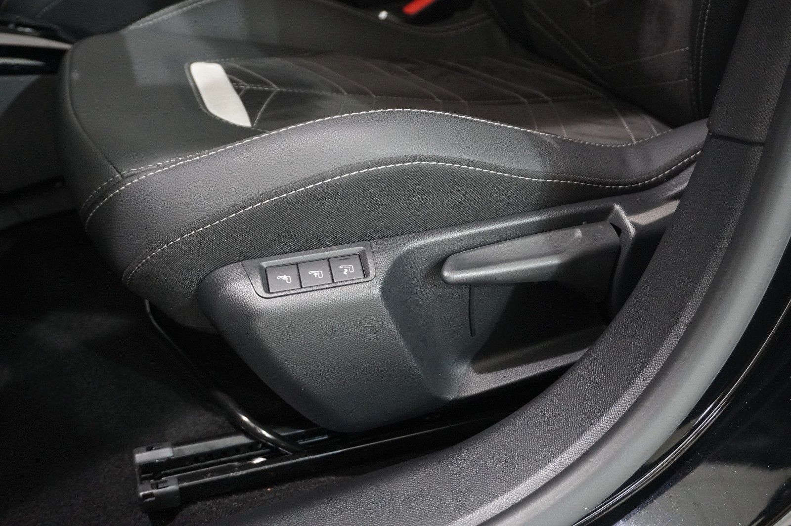 Fahrzeugabbildung Opel Corsa-e F GS SPORT 3-PHASIG NAVI/LED/KAMERA/VIRT