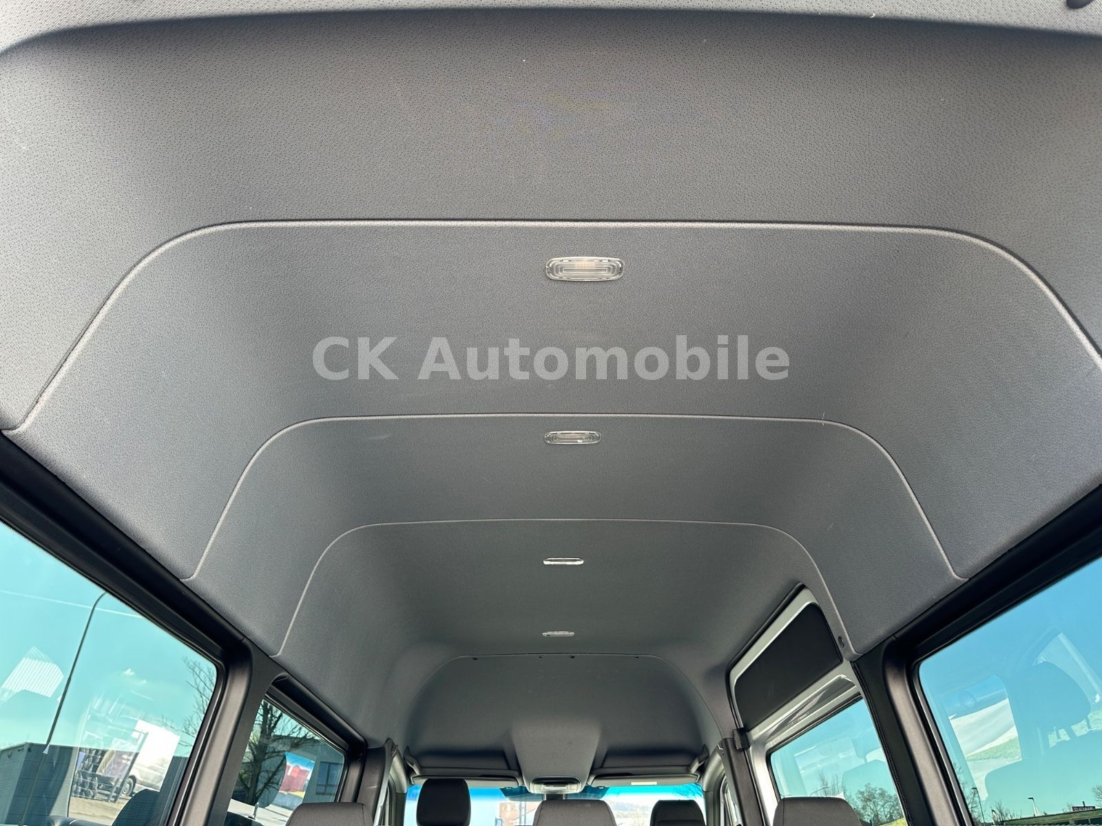 Fahrzeugabbildung Mercedes-Benz Sprinter 319 Kombi 4x4/8 Sitze/Klima/Navi/Kamera