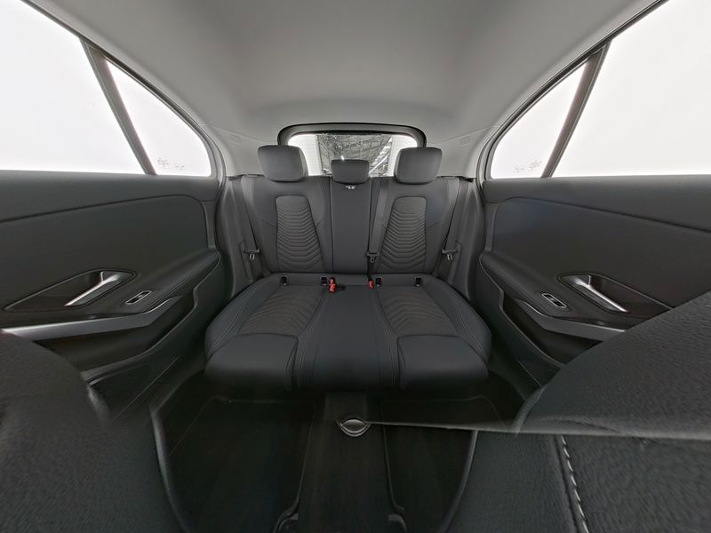 Fahrzeugabbildung Mercedes-Benz A 180 PROGRESSIVE+PANO+LENKRADHEIZ+KAMERA+