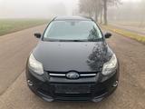 Ford Turnier Titanium *gepflegt*AHK* - Ford Focus aus 2011: Turnier