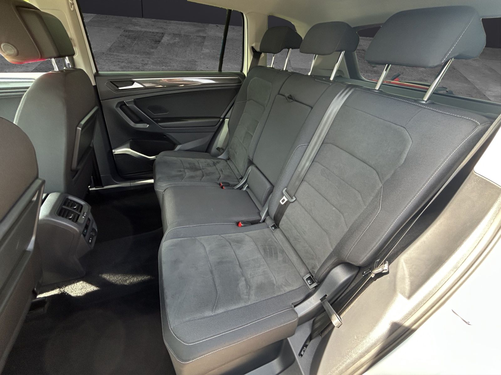 Fahrzeugabbildung Volkswagen Tiguan Allspace TSI Highline DSG LED Navi ACC AI