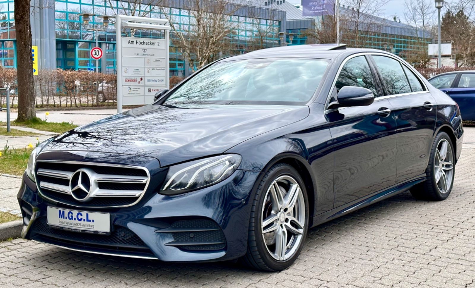 MERCEDES-BENZ E 350 d*AMG-Line*Comand*Burmester*Kamera*1.Hand*