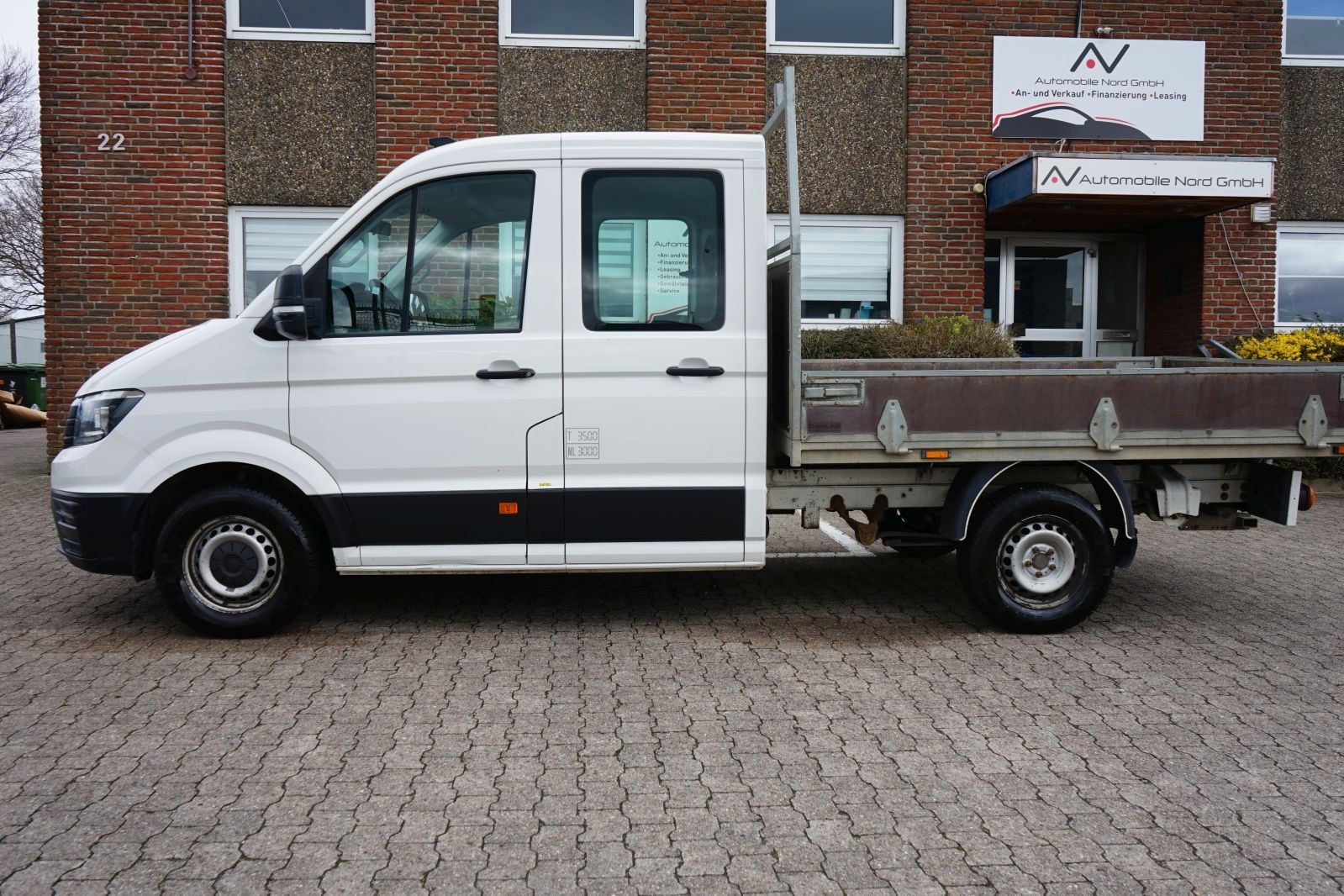 Fahrzeugabbildung Volkswagen Crafter Pritsche 2.0 TDI 35 DOKA mittellang FWD