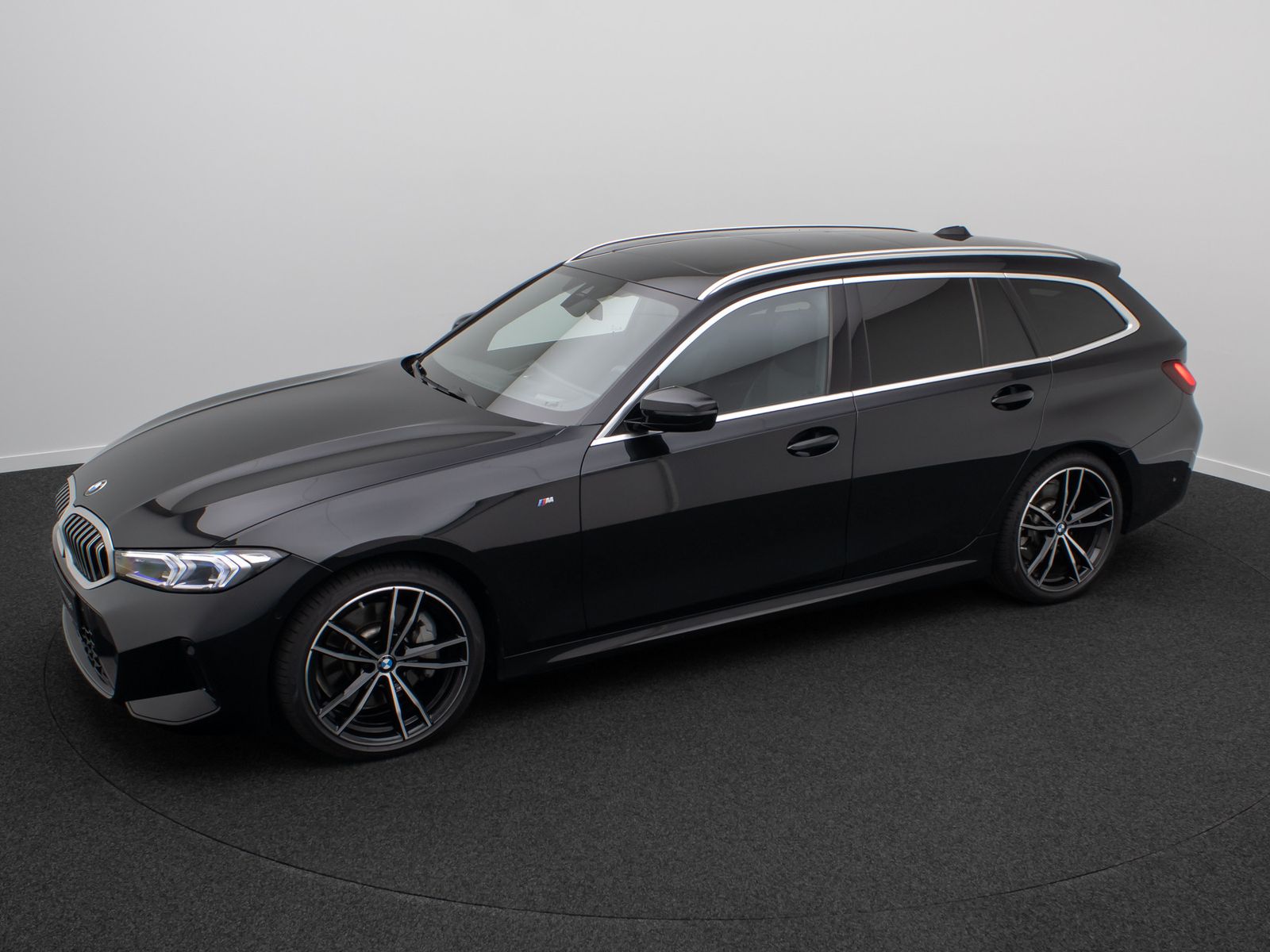 Fahrzeugabbildung BMW 330d xD M Sport DAB Kamera HUD Panorama HiFi 19"