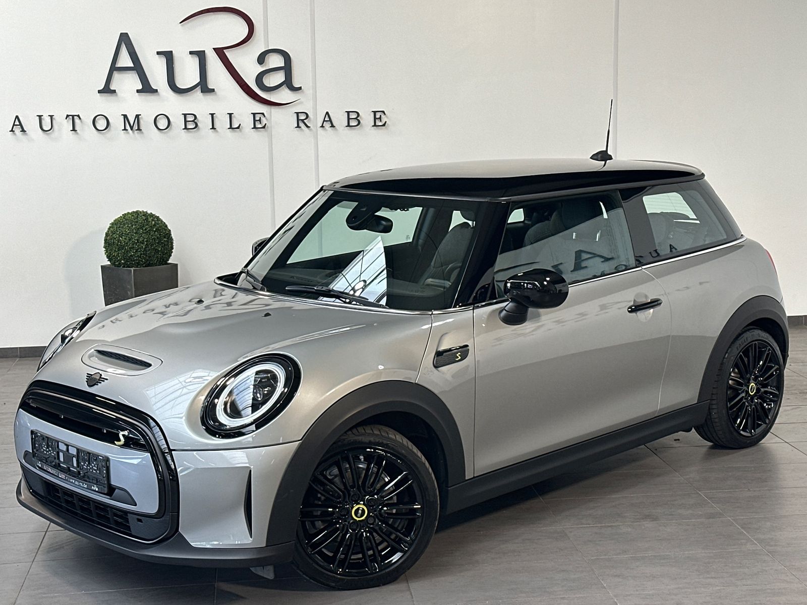 MINI Cooper SE Classic Trim Black NAV+LED+KAM+SHZ imagem 2
