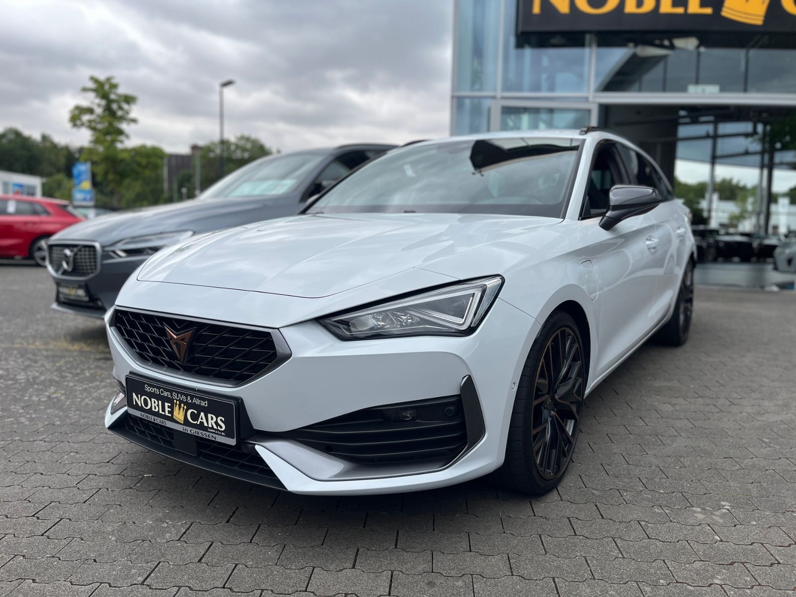 Fahrzeugabbildung CUPRA Leon Sportstourer VZ e-Hybrid RFK SHZ NAV