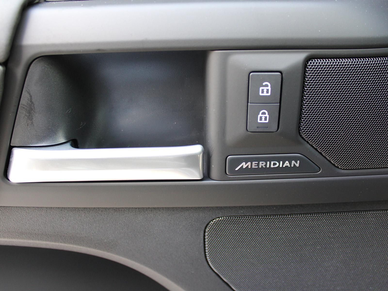 Fahrzeugabbildung Land Rover Land Rover Defender 130 D350 X-Dynamic SE