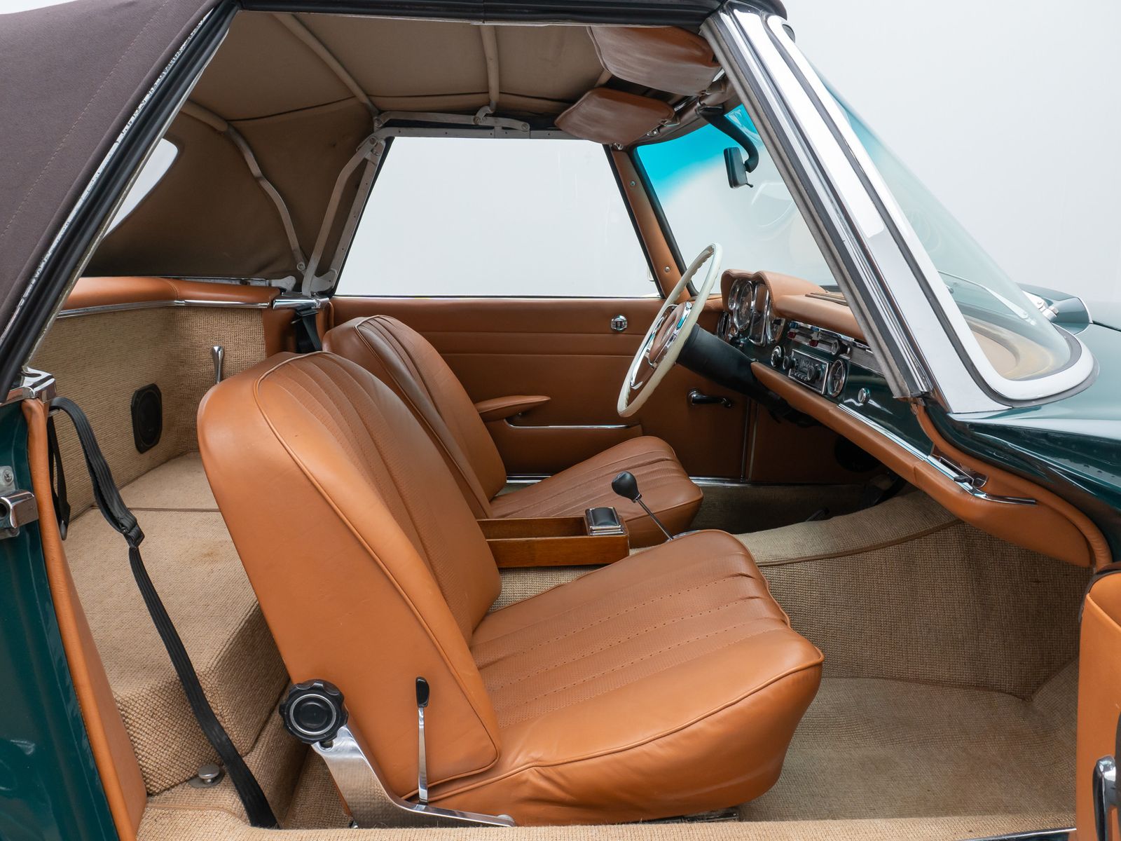 Fahrzeugabbildung Mercedes-Benz 230 SL Pagode H-Zulassung Automatik Leder W113