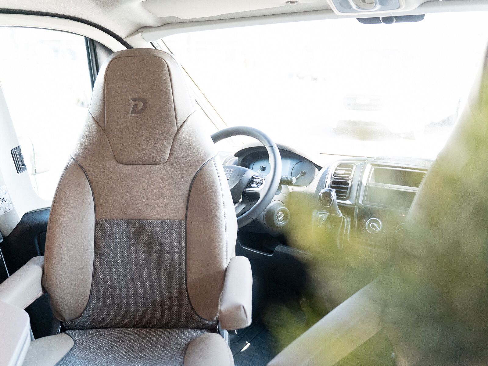 Fahrzeugabbildung Dethleffs Globetrail 640 ES Fiat Rahmenfenster/Heckauszug