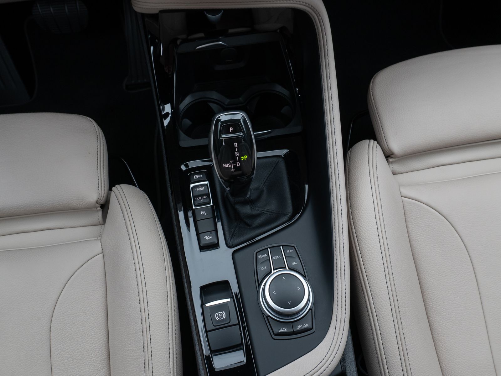 Fahrzeugabbildung BMW X1 xD20i xLine Kamera HUD DAB HiFi Komfort Sport