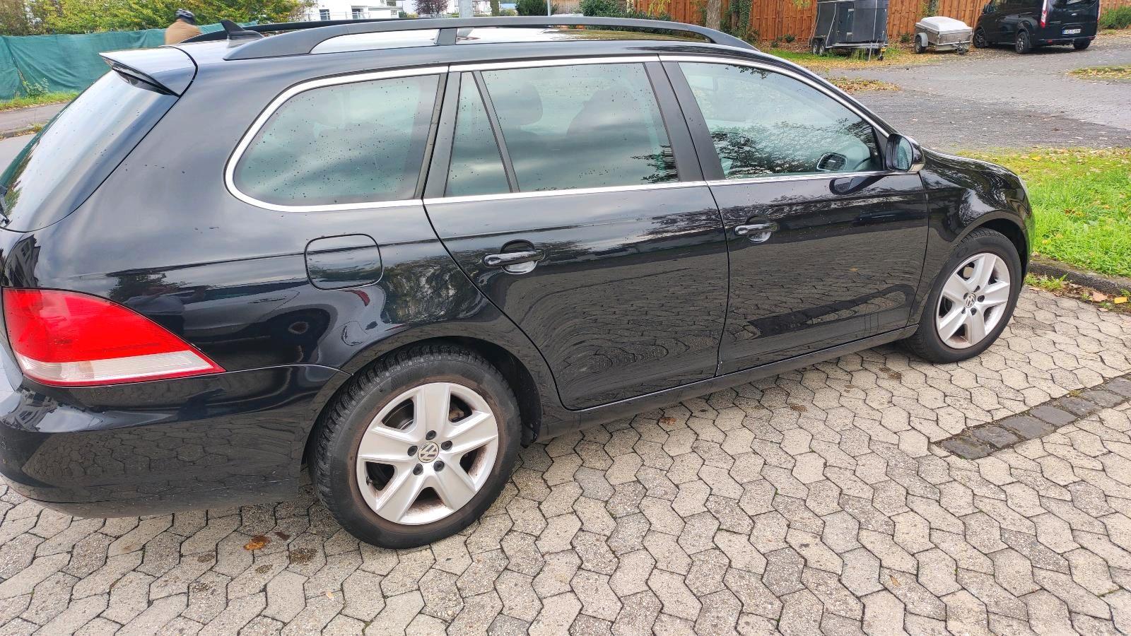 Volkswagen Golf 2010 — engine 105 HP (77kW)