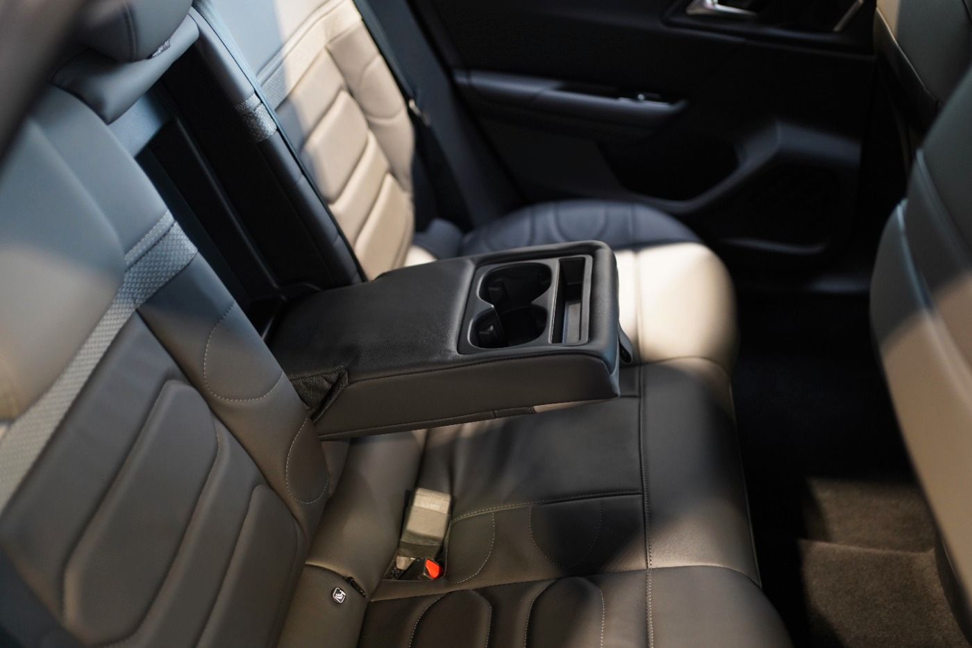 Fahrzeugabbildung Citroën C5 X PureTech 130 EAT8 Plus Automatik Leder Navi