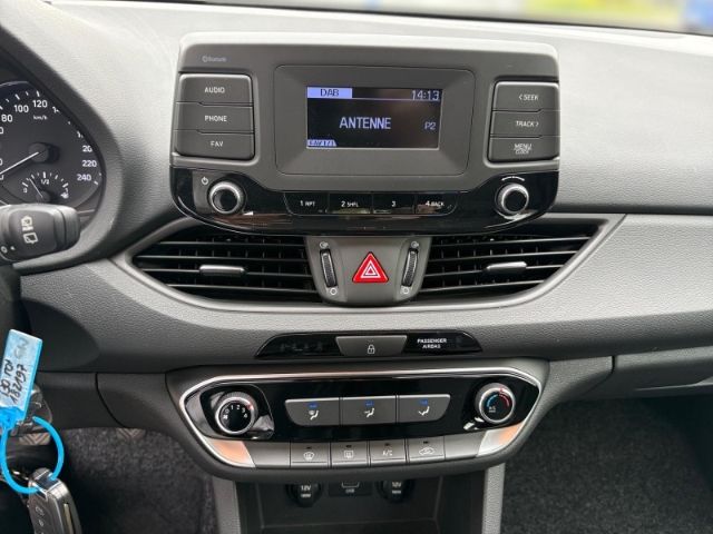 Fahrzeugabbildung Hyundai i30 Pure Radio,ZV mit FB,Klima DAB Spurhalteass.