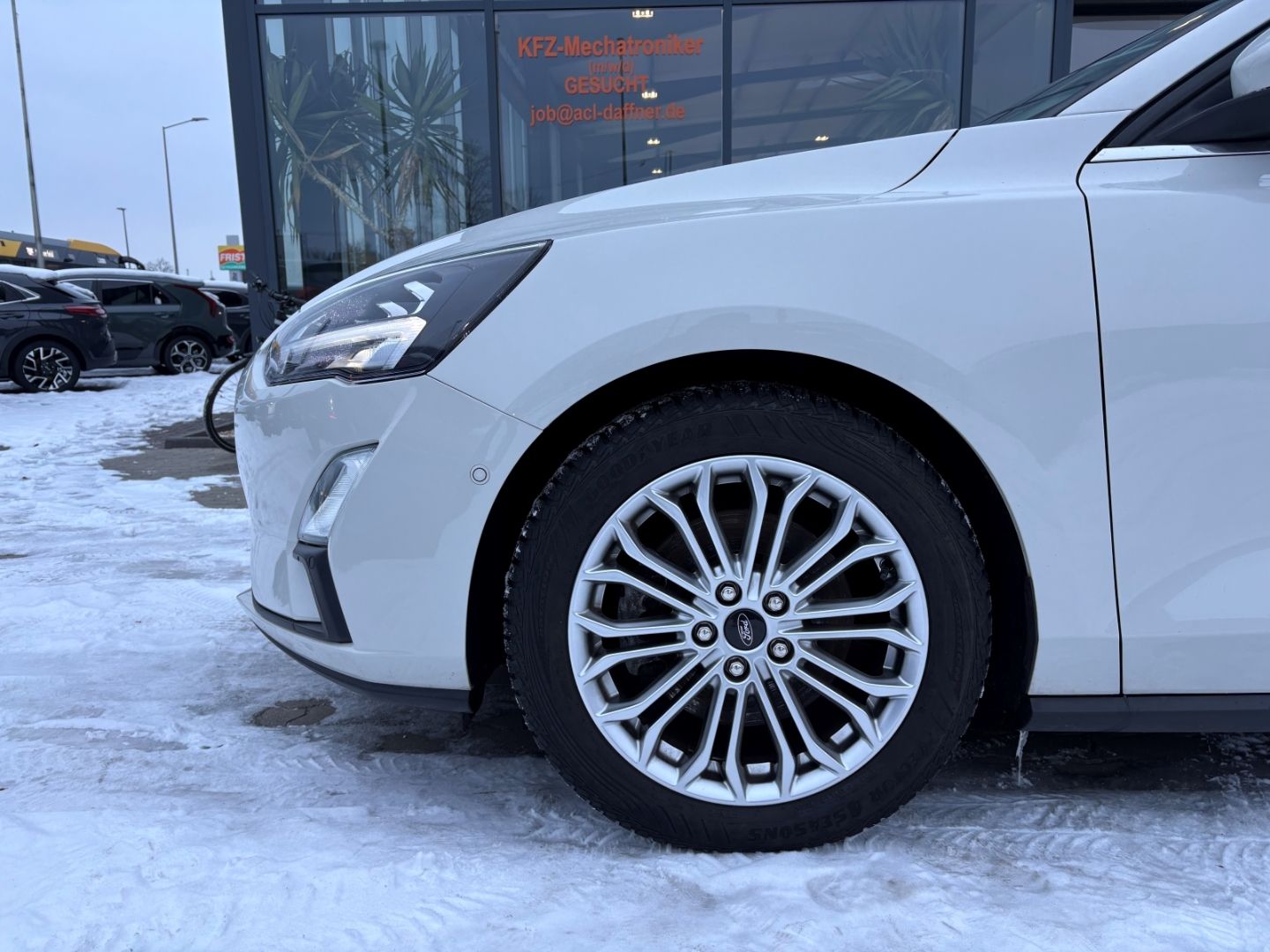 Fahrzeugabbildung Ford Focus Turnier Titanium VerkehrszeichenERK Kamera