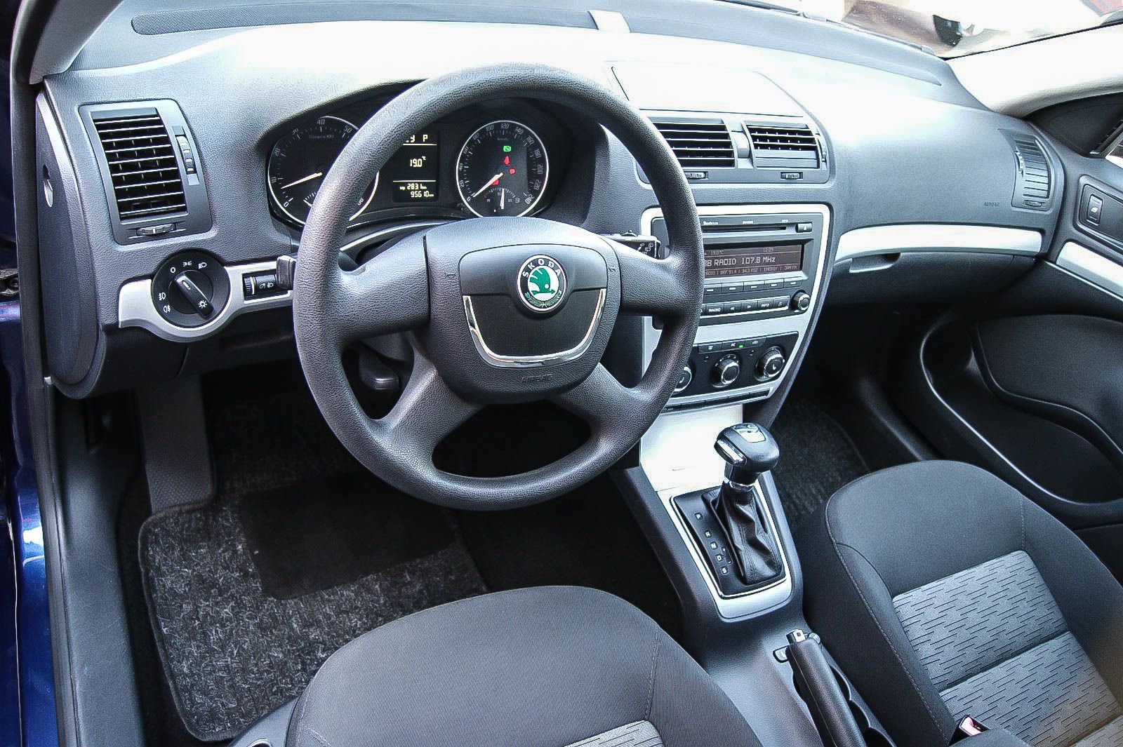 Fahrzeugabbildung SKODA Octavia Combi 1.4TSI DSG ANHZV PDC SIHZG Ambient
