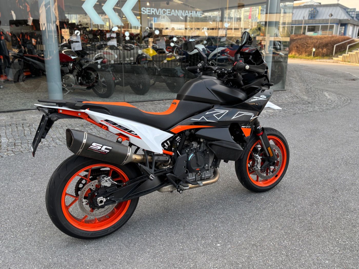 Fahrzeugabbildung KTM 890 SMT Modell 2023