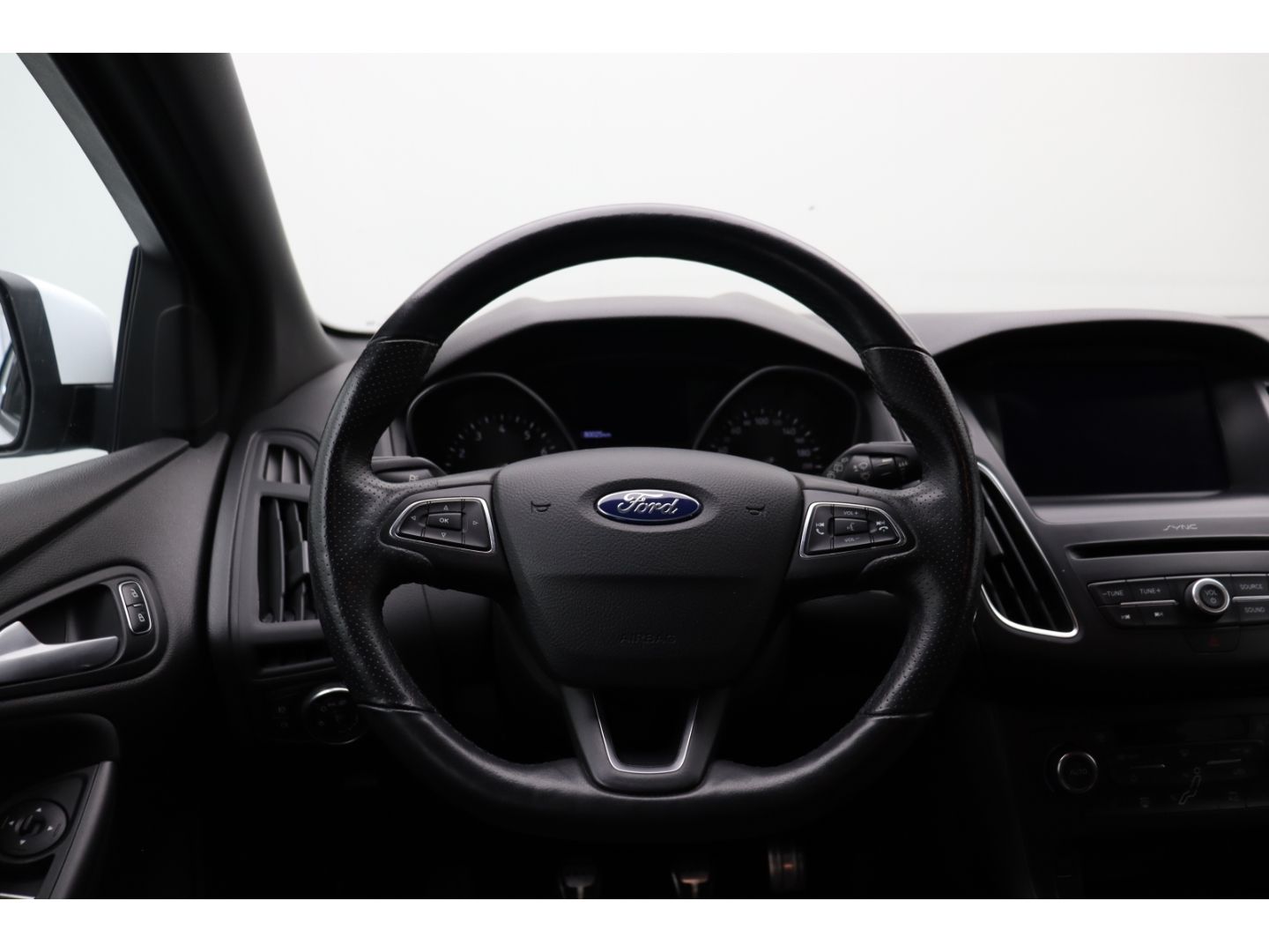 Fahrzeugabbildung Ford Focus 1.0 Turnier ST-Line 2-Zonen-Klimaautom