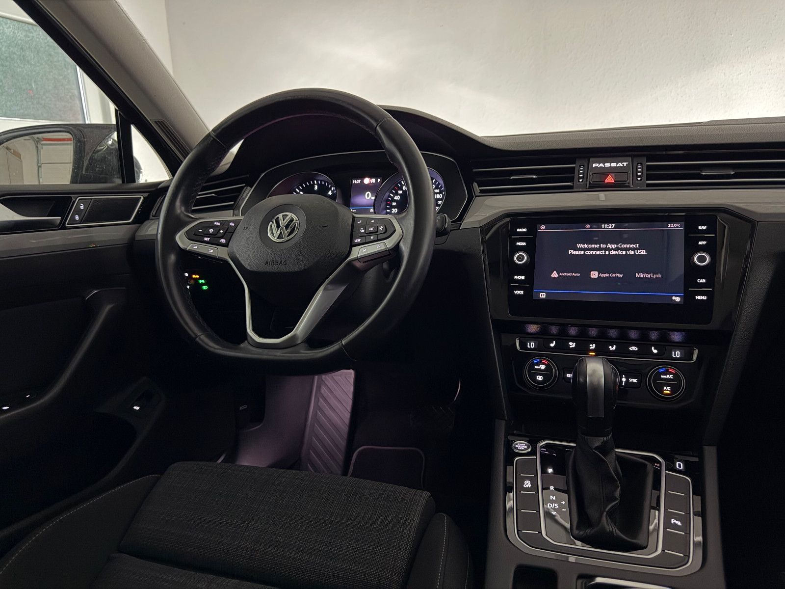 Fahrzeugabbildung Volkswagen Passat Variant 2.0 TDI Aut./MASSAGE/KAMERA/ACC