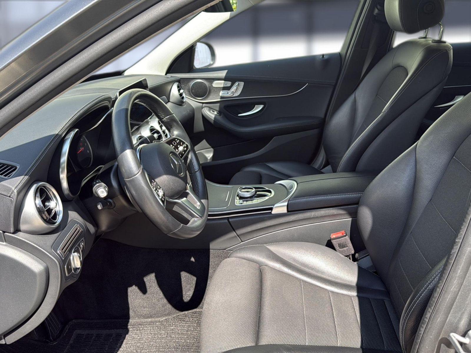 Fahrzeugabbildung Mercedes-Benz C 300 e T-Modell / unfallfrei/ AMG Line