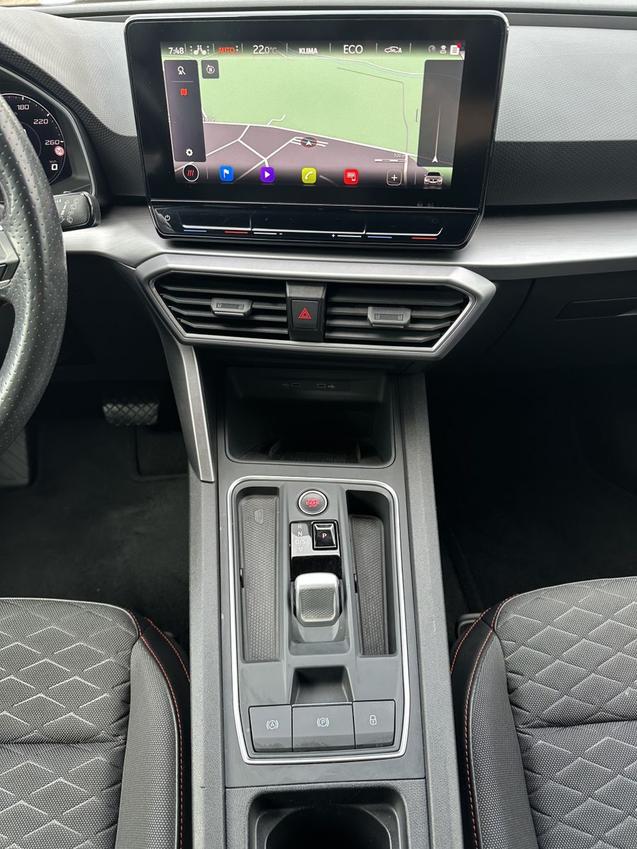 Fahrzeugabbildung SEAT Leon SpT FR e-Hybrid NAV+LED+AHK+18ZOLL+KESSY+VC