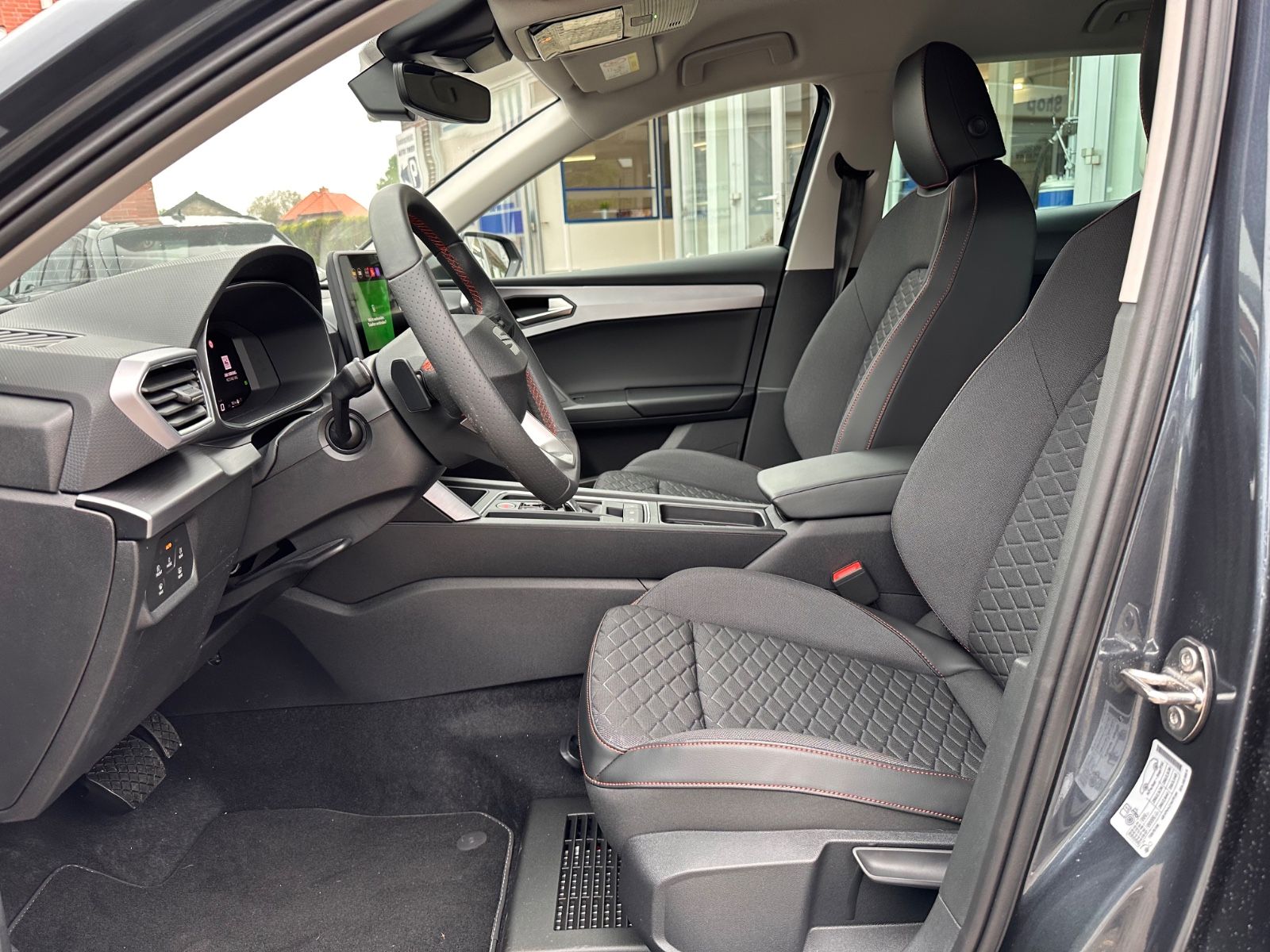Fahrzeugabbildung SEAT Leon ST FR 1.5 eTSI DSG LED/GRA/SHZ/Kamera/APP