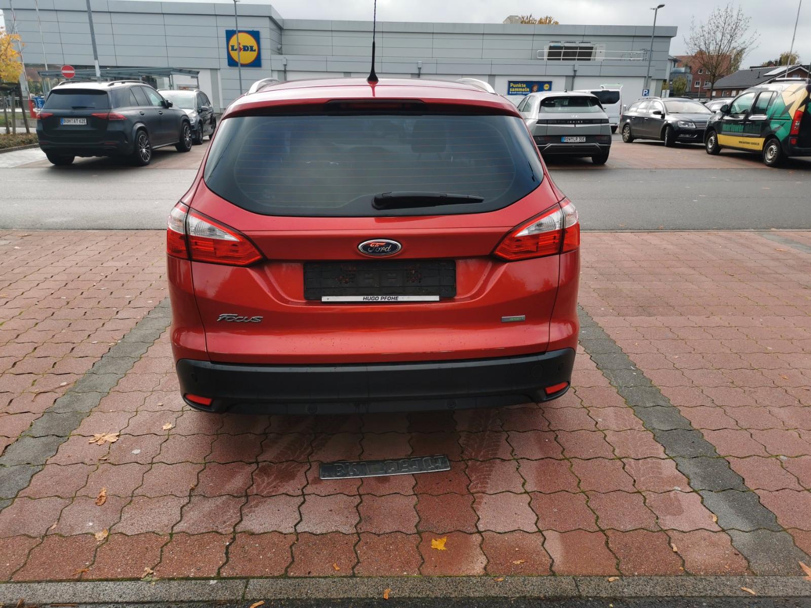 Ford Focus 2013 — interior