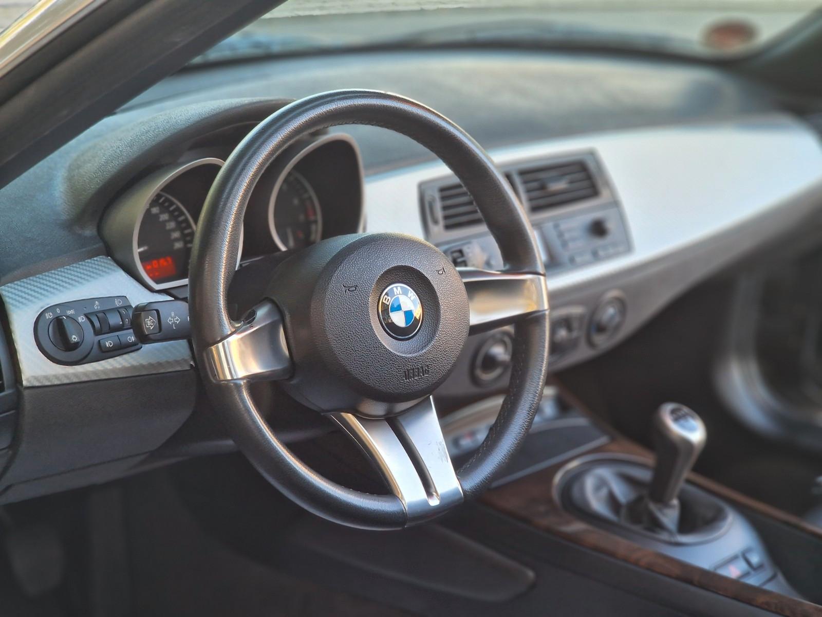 BMW Z4 E85 2.5i Roadster 177 ch — Cuir - sièges chauffants - GPS - capote électrique - 122 000 km