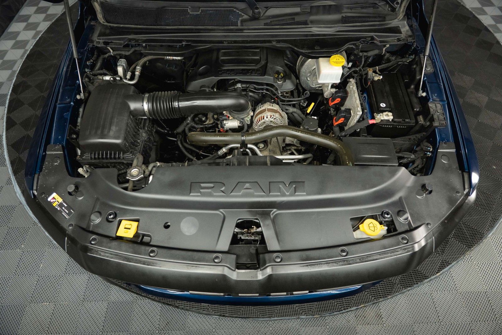 Fahrzeugabbildung Dodge RAM 5.7 V8 HEMI 4x4 OFFROAD NightPaket AXLE LOCK