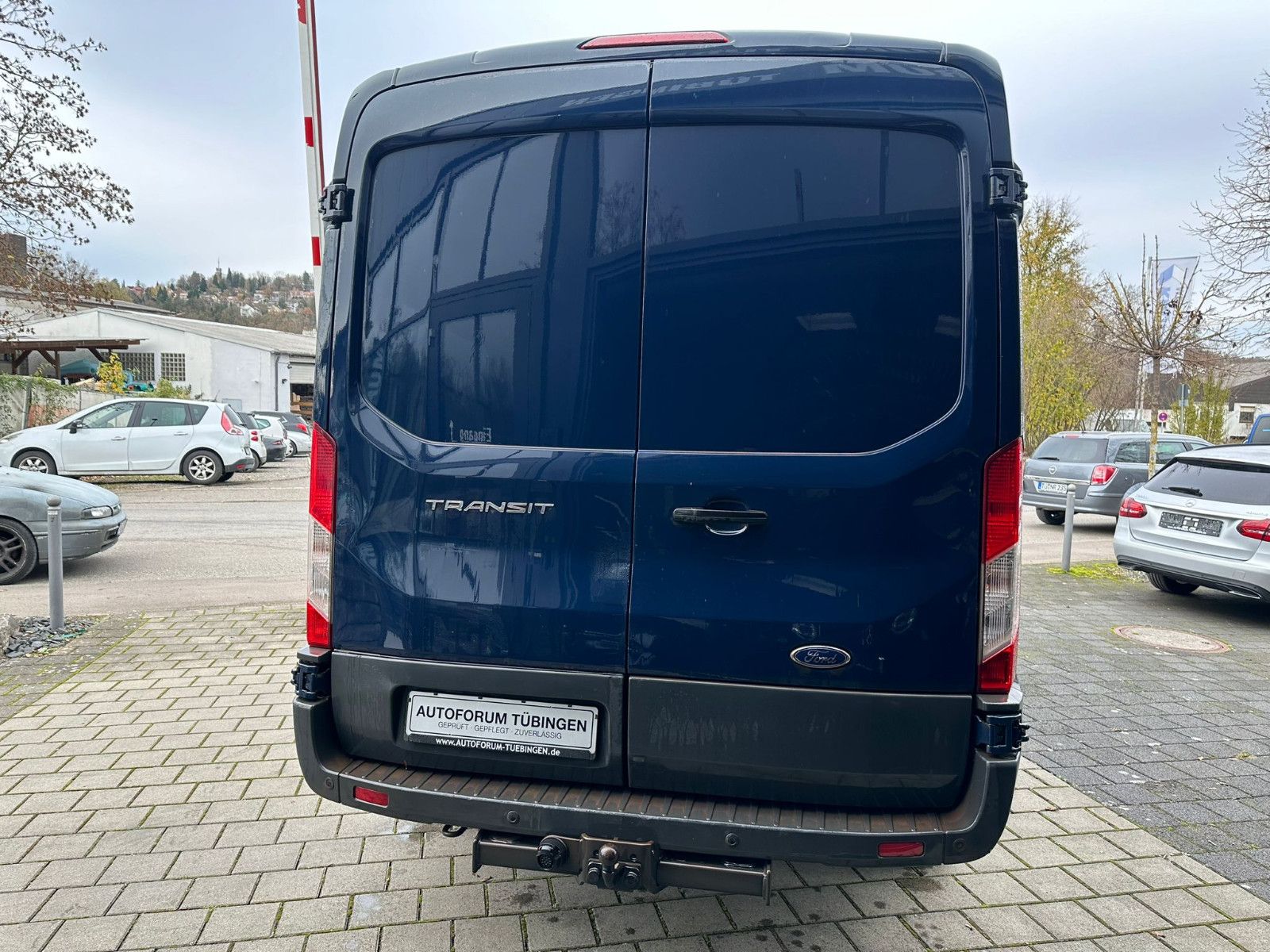 Fahrzeugabbildung Ford Transit 350 L3H2 DOPPELKABINE *6 SITZE*LEDER*