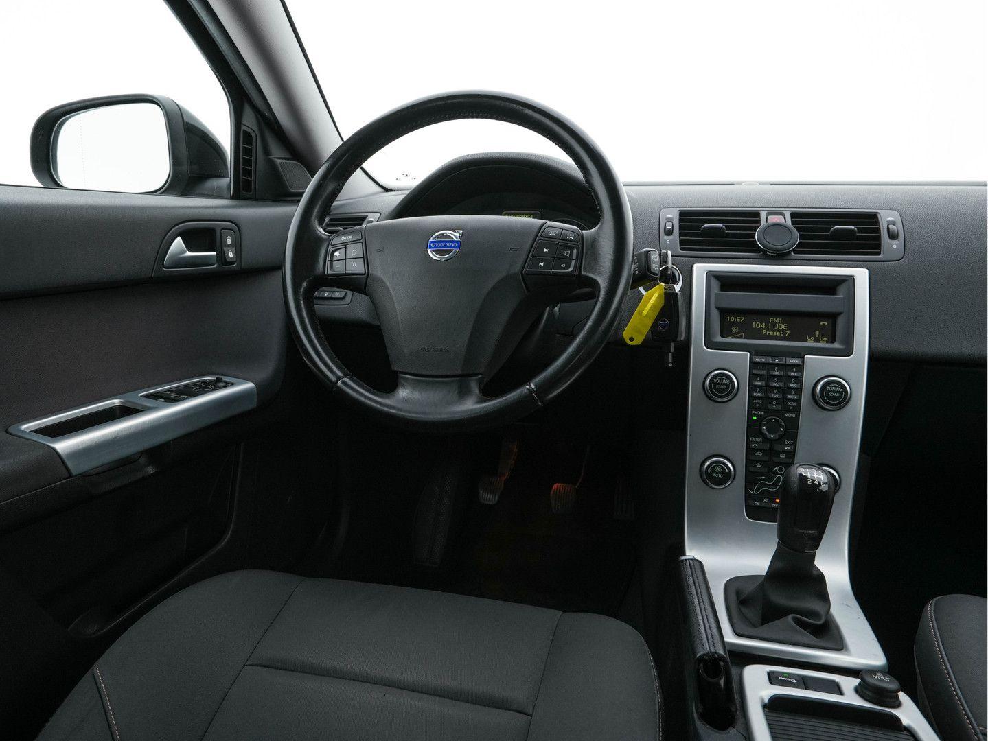 Volvo V50 2011 — photo 7