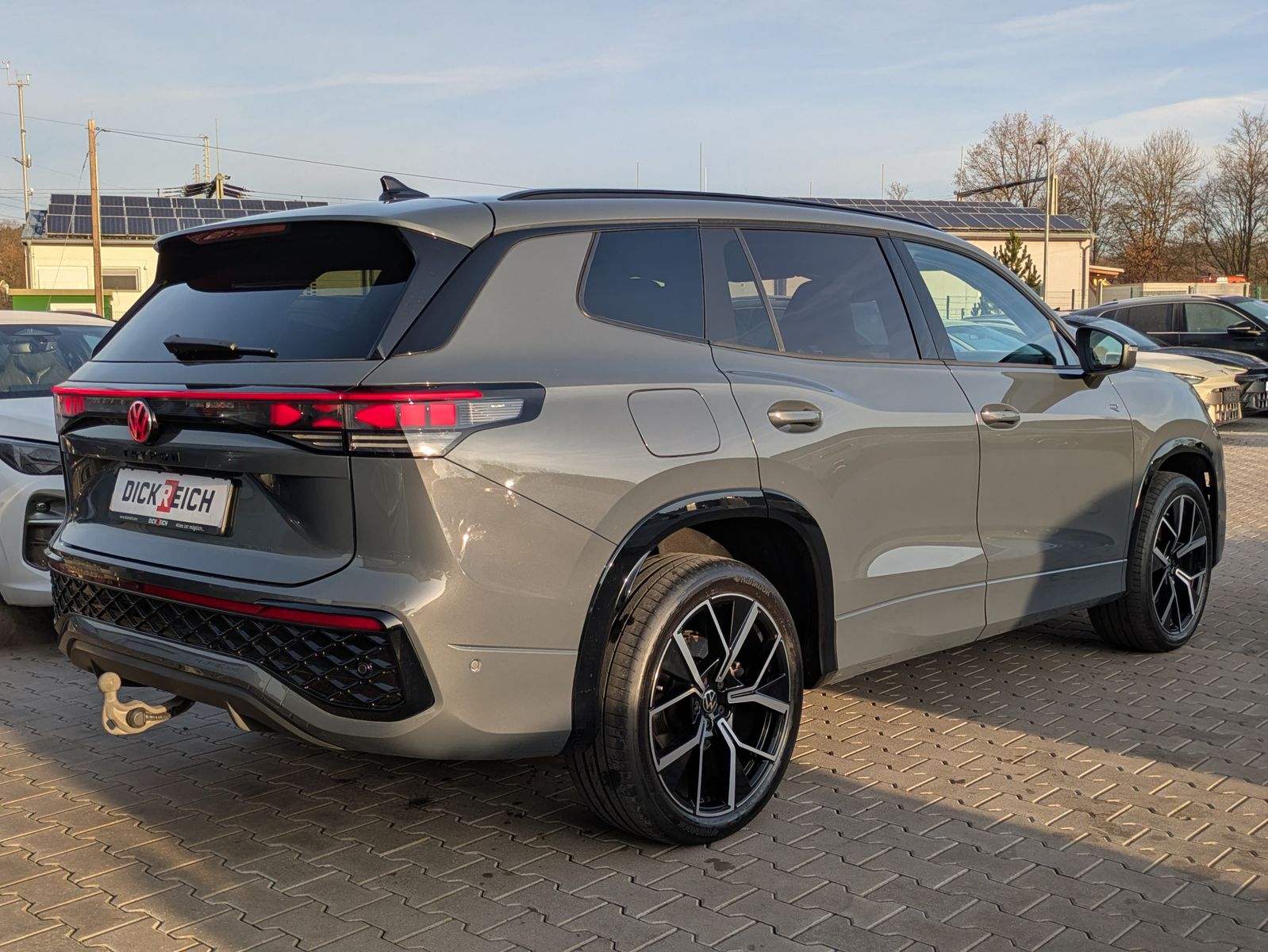 Fahrzeugabbildung Volkswagen Tayron 2.0 TDI 4M R-Line BLACK*7Si*MATRIX*PANO