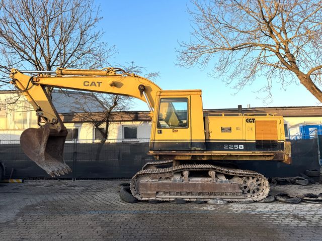 CAT 225 B