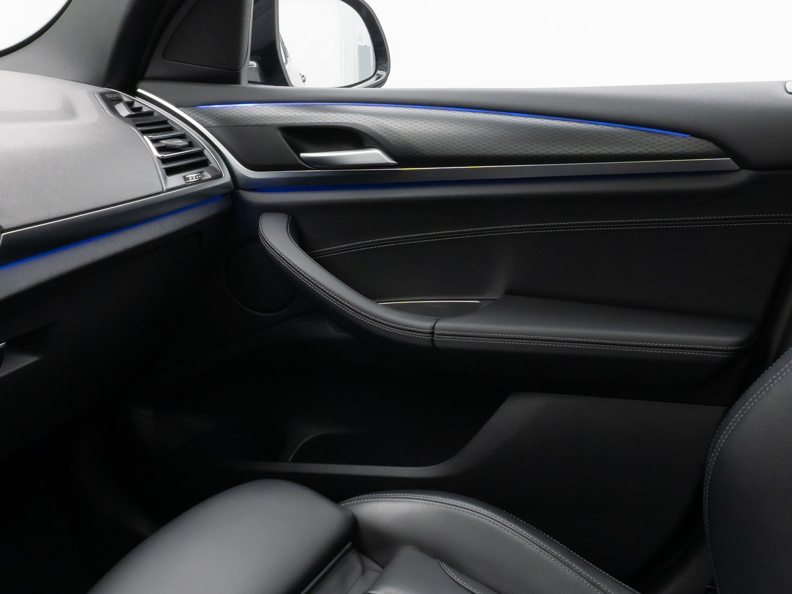 Fahrzeugabbildung BMW X3 xD20i M Sport Panorama 360°DAB HiFi Komfort