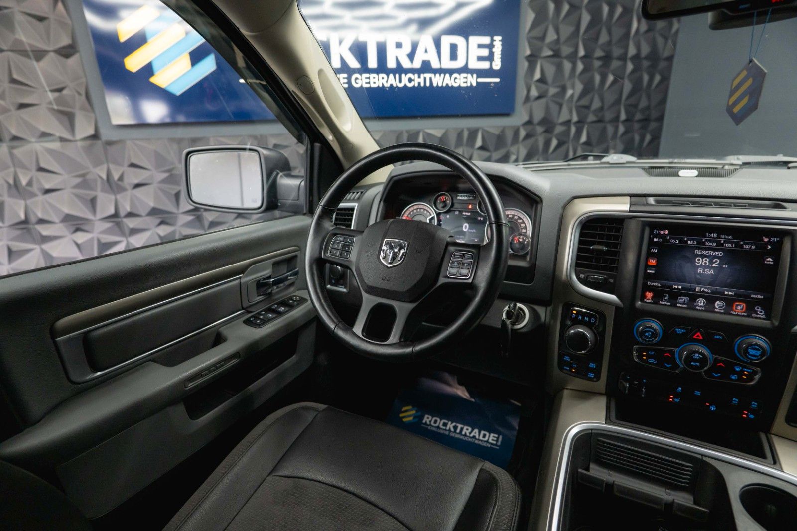 Fahrzeugabbildung Dodge RAM 5.7 V8 HEMI 4x4 OFFROAD Night-Paket *LED*