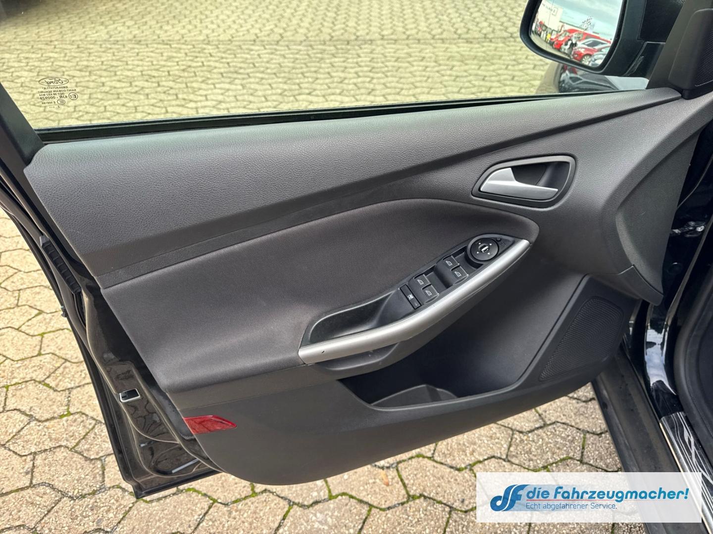 Ford Focus 2012 — photo 19