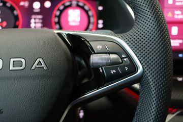 Skoda Octavia Combi 1.5 TSI Sportline Matrix AHK Navi