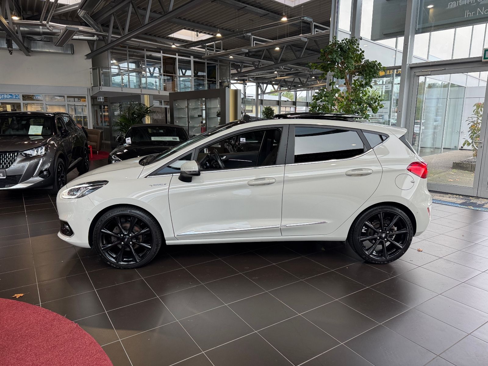 Fahrzeugabbildung Ford Fiesta Vignale PANO LED NAVI LEDER