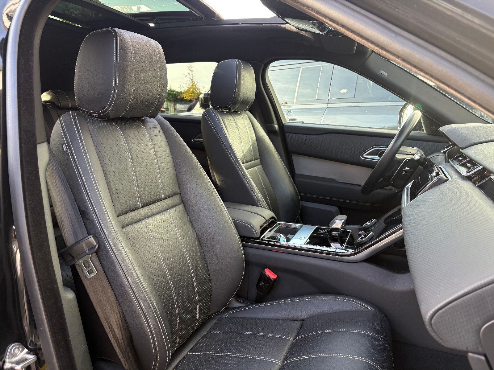 Fahrzeugabbildung Land Rover Range Rover Velar/R-DYNAMIC/PANO/HEAD-UP/ACC