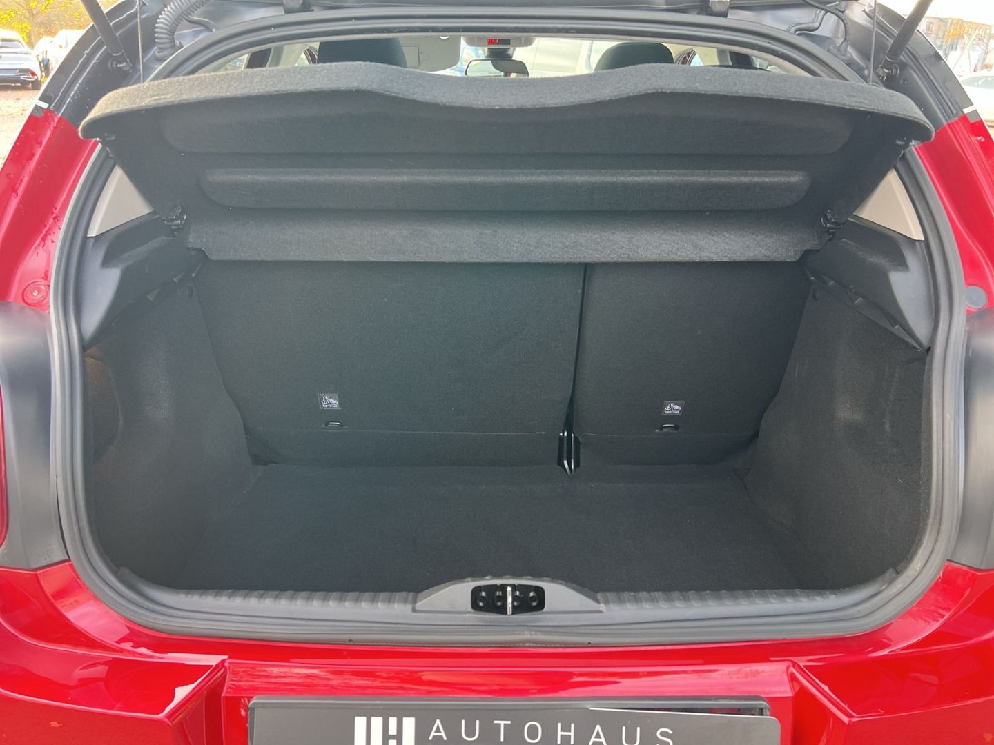 Fahrzeugabbildung Citroën C3 PT 110 S&S EAT6 Shine Pano. Navi LED CarPlay