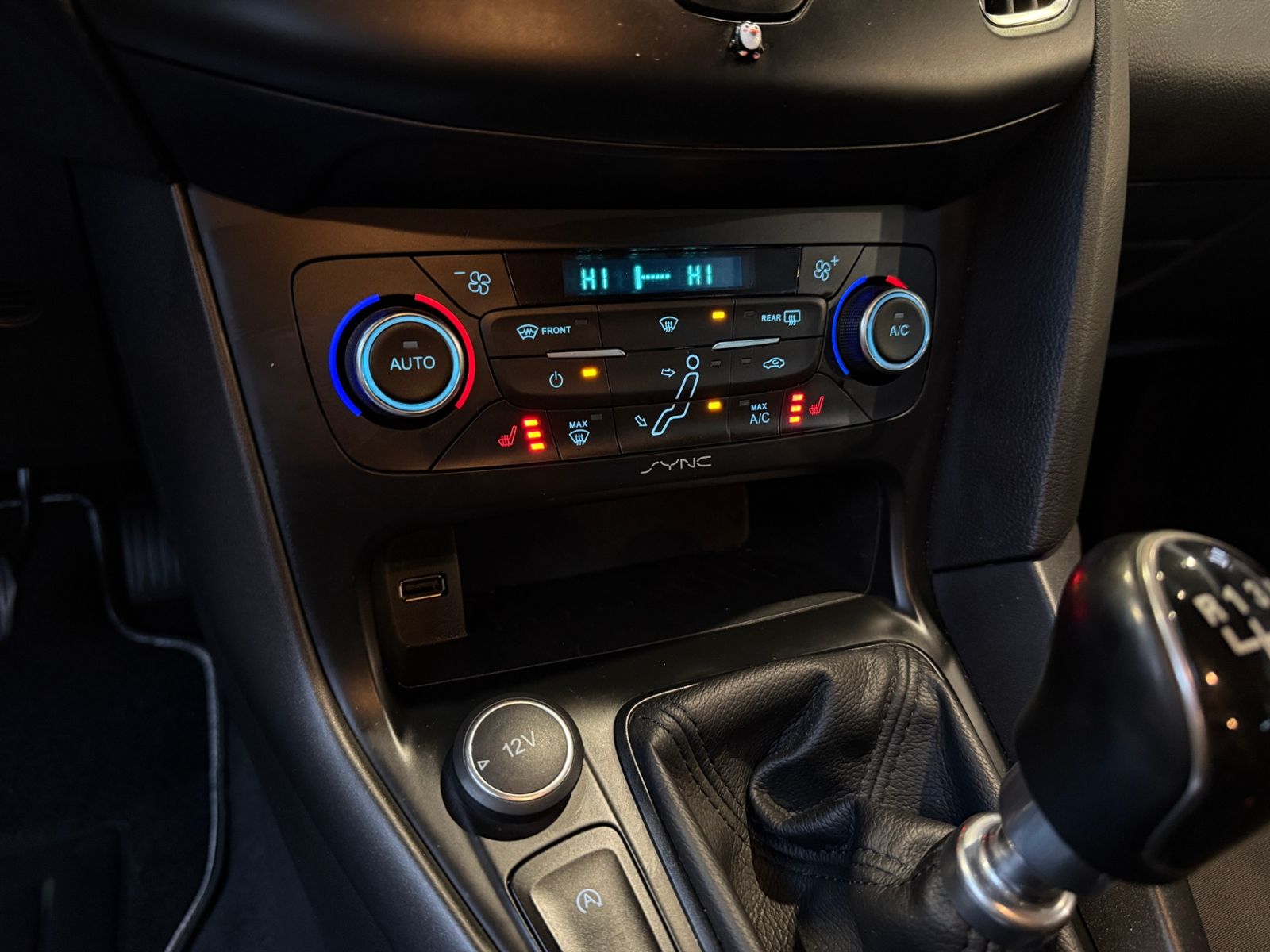 Fahrzeugabbildung Ford Focus Turnier Business KLIMA NAVI ALU