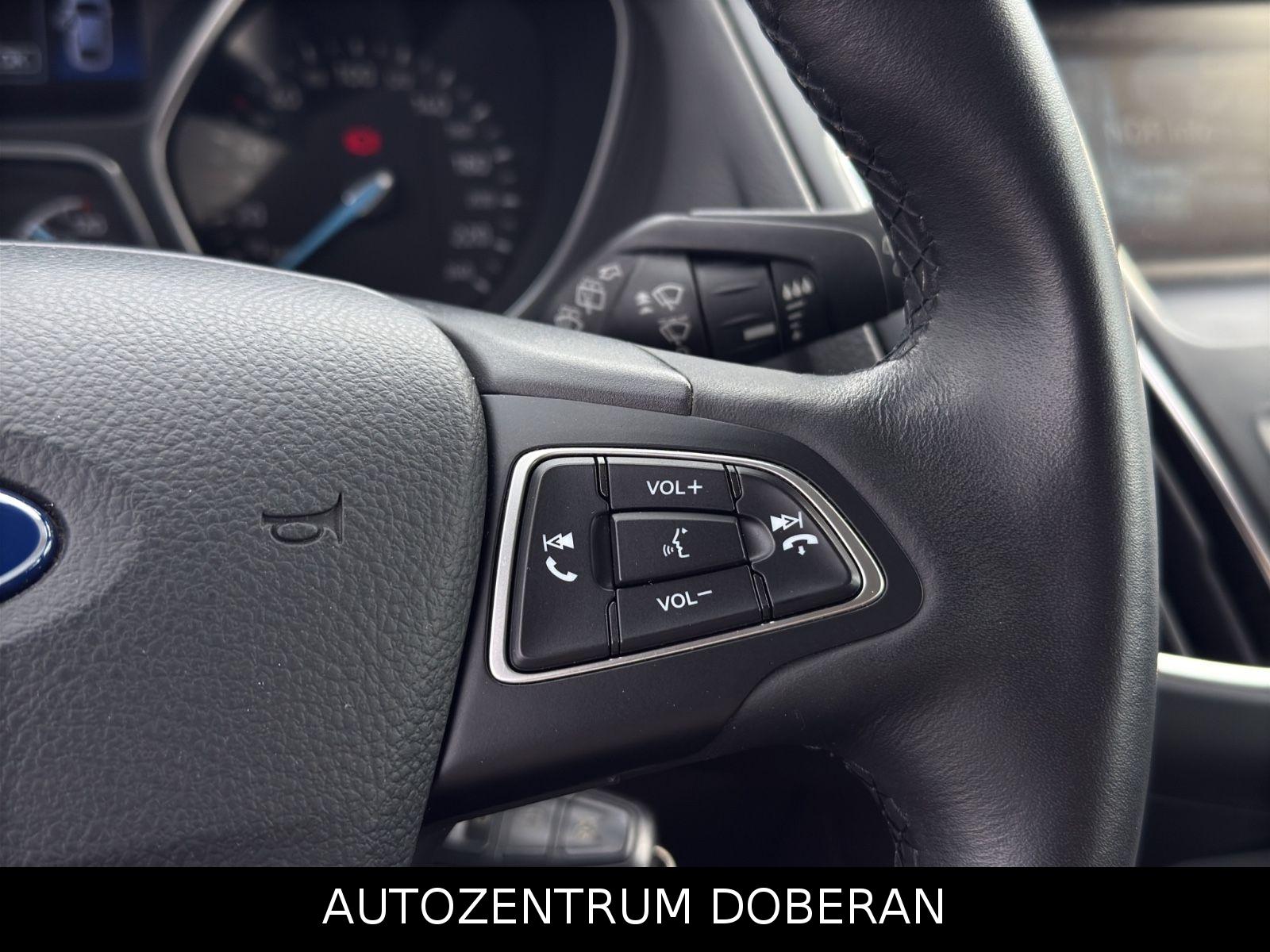 Ford Focus 2015 — photo 21